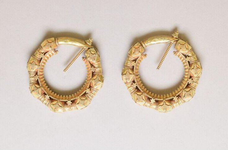 Earring top image