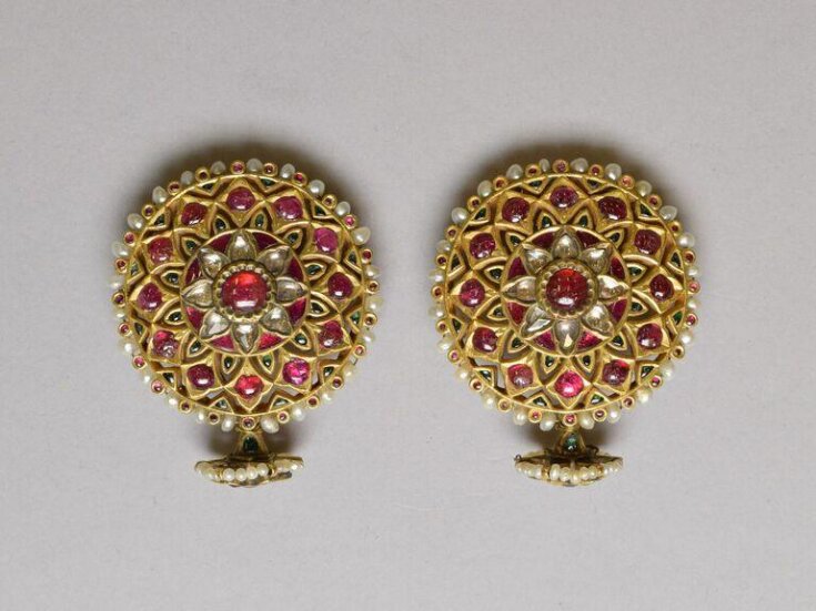 Earring top image