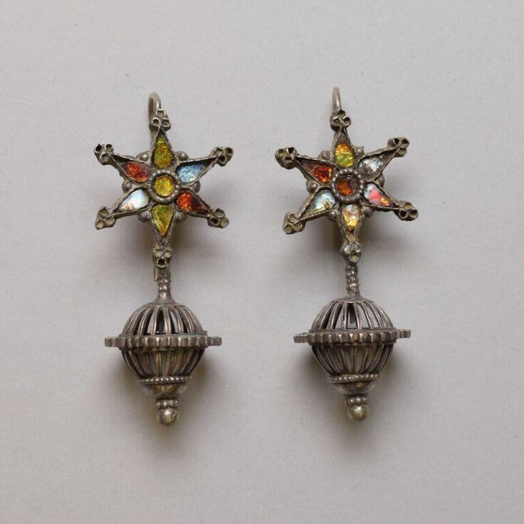 Earring top image