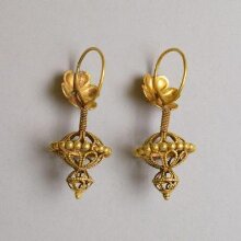 Earring thumbnail 1