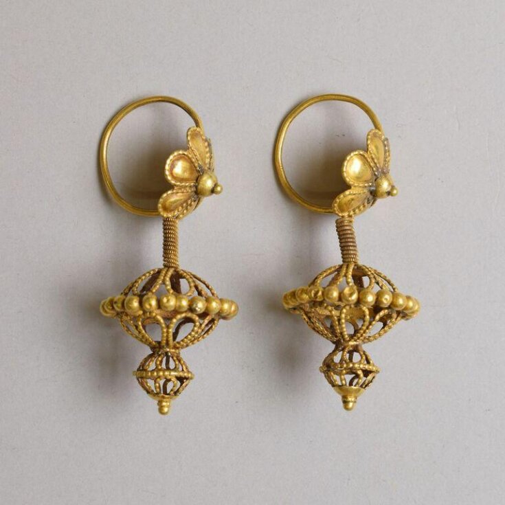 Earring top image