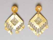 Earring thumbnail 1