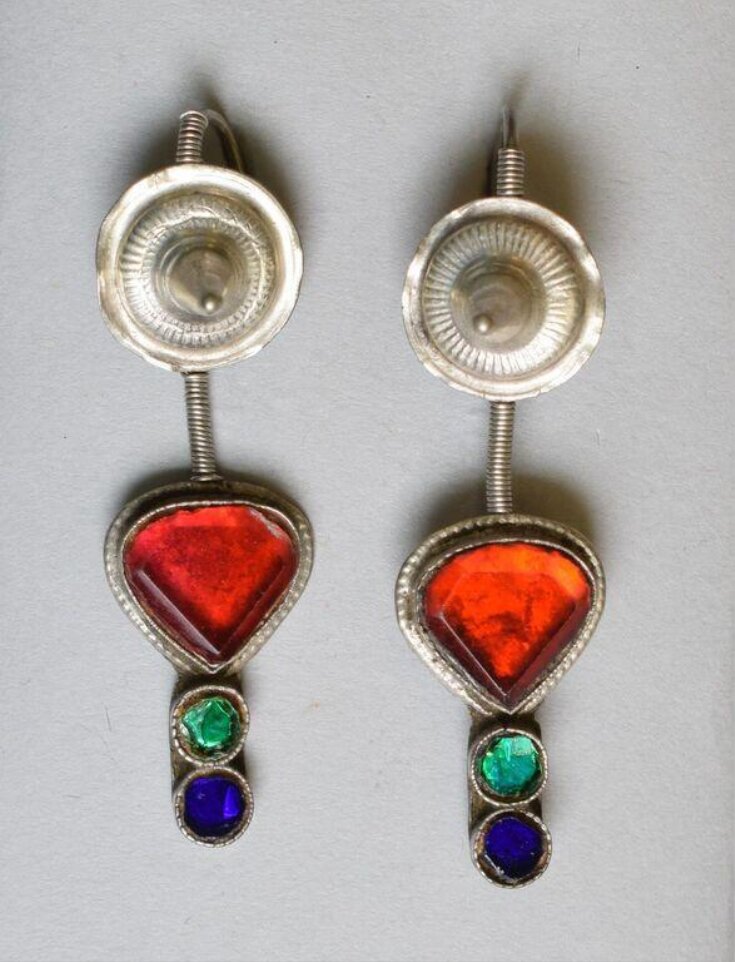 Earring top image