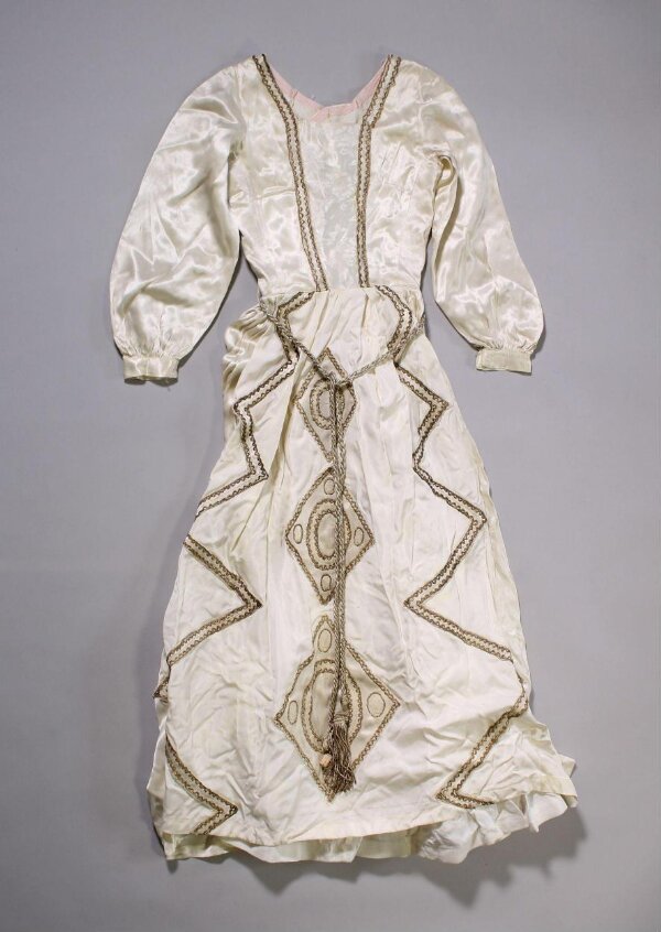 Pantomime costume for a girl | Unknown | V&A Explore The Collections