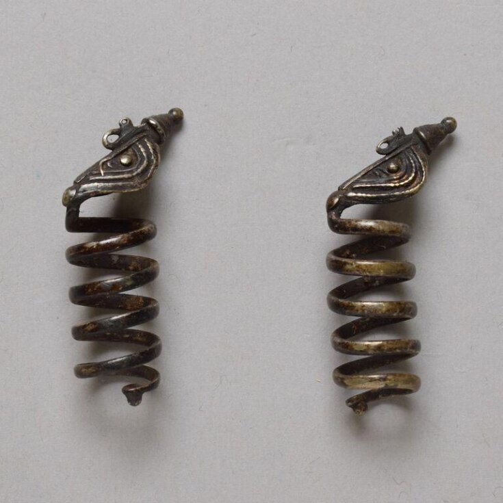 Earring top image