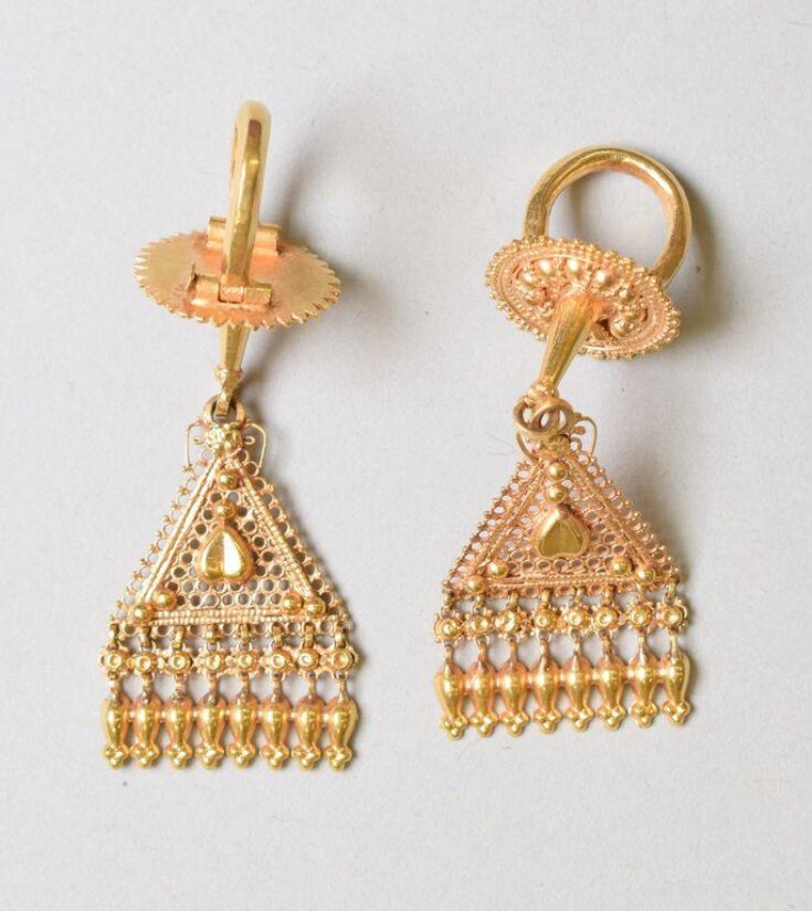 Earring top image