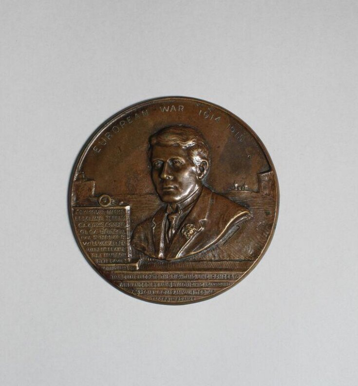 Medal commemorating the WW1 concerts in France produced for the troops by Seymour Hicks top image