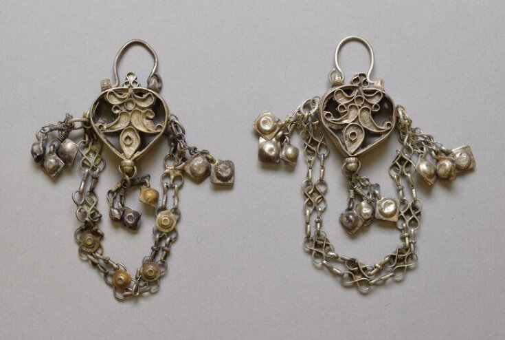 Earring top image