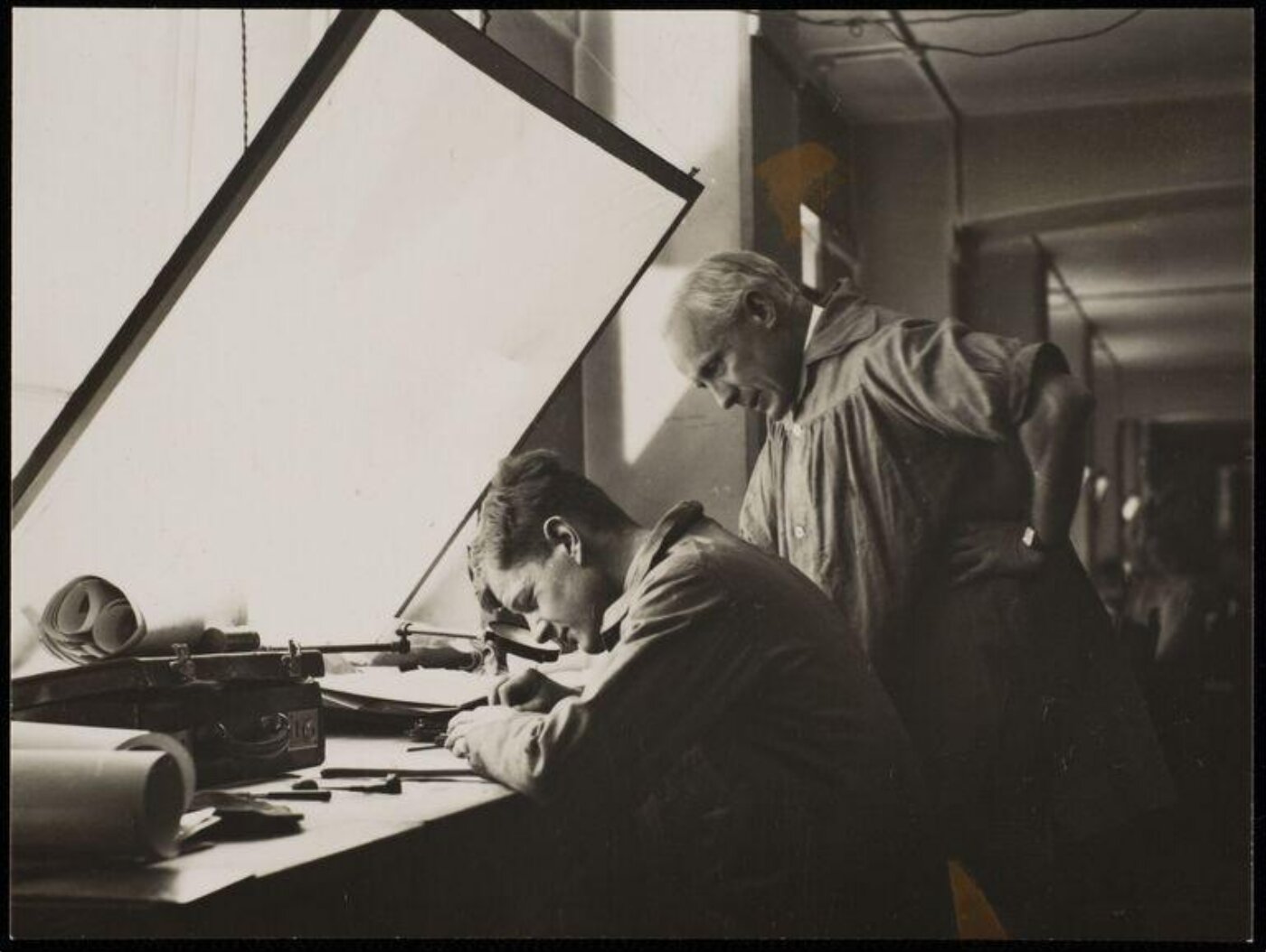 Hoppé, Emil Otto, Prof. Osborne, Engraving Room, Royal College of Art