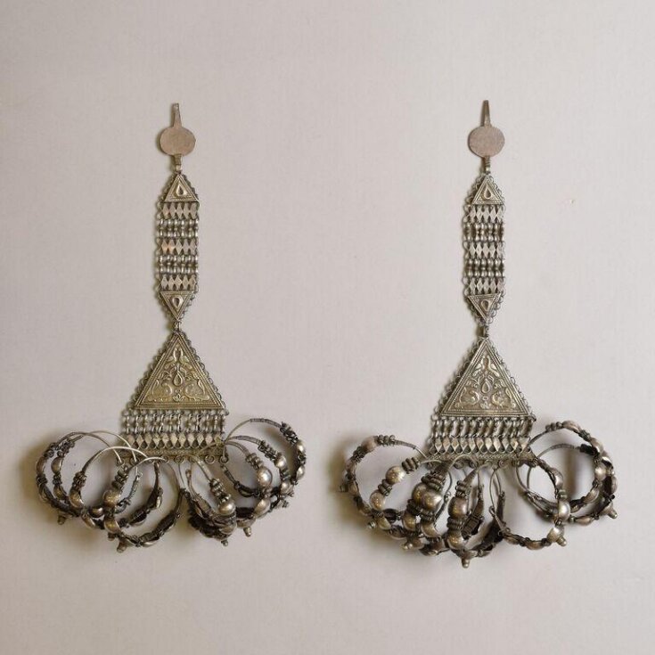 Earring top image