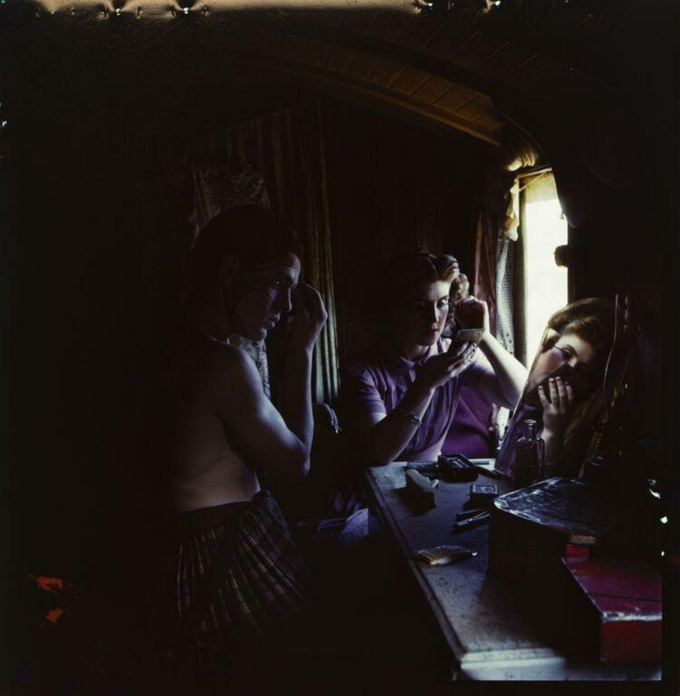 Hinde, John Wilfrid, Circus performers getting ready