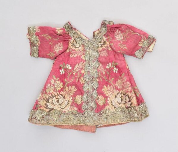Image Robe | V&A Explore The Collections