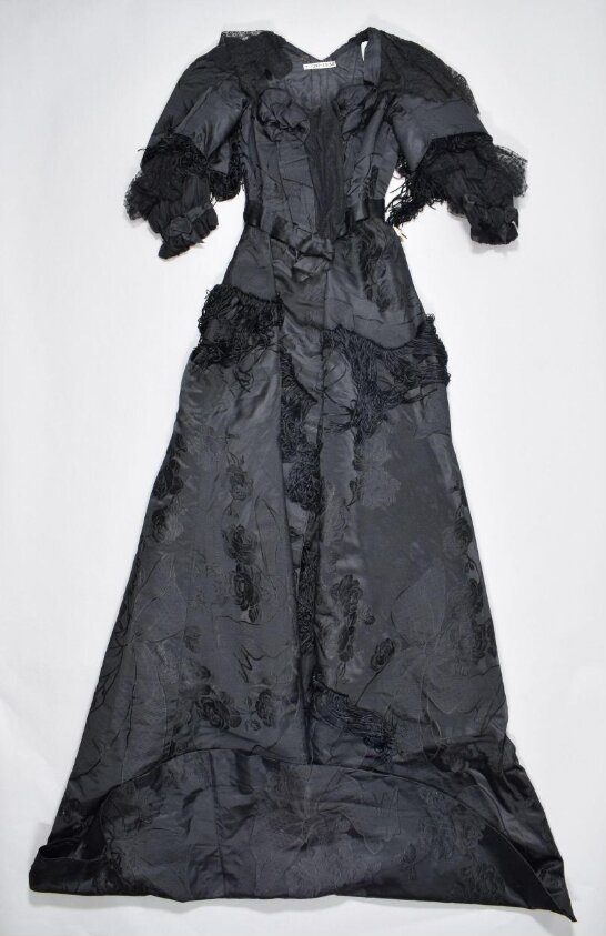 Dress (1890-1899) by Hippolyte Michaud