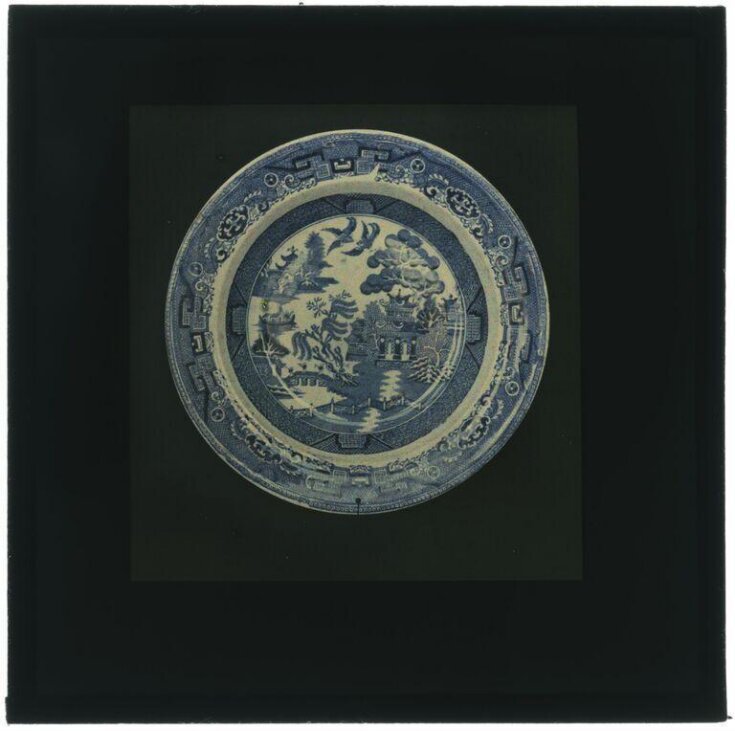 Blue-and-white plate top image