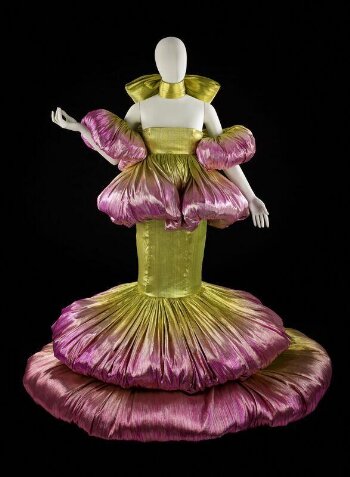 File:Chintz dresses, Victoria & Albert Museum, London - DSCF0380