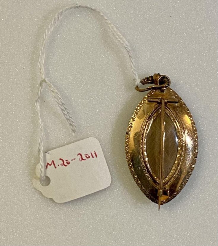 Mourning Pendant top image