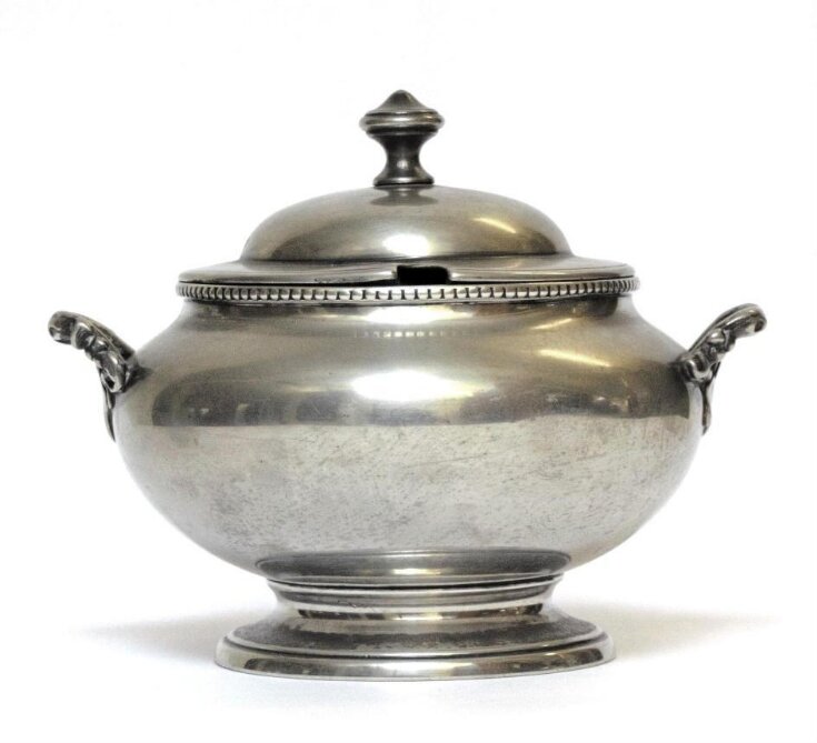 Sauce Tureen top image