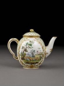 Teapot and cover thumbnail 1