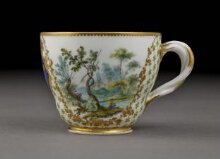 Tea cup and saucer thumbnail 1