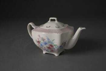 'Farmhouse Chic Teapot'