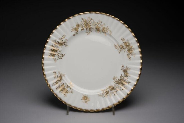 Antoinette' Dinner Plate image