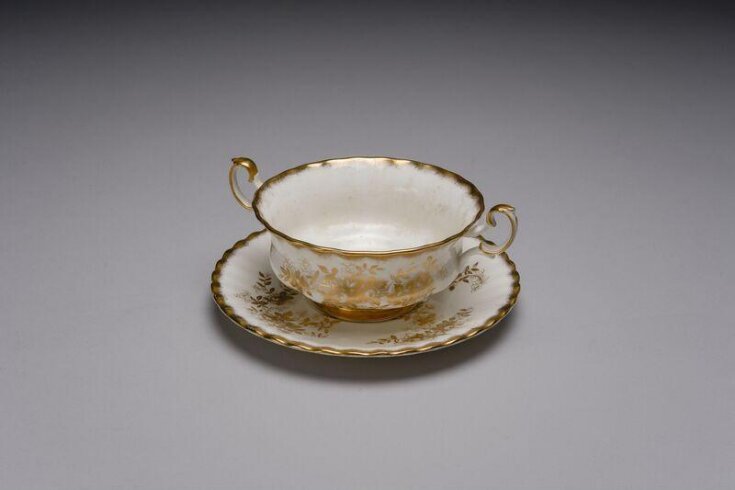 Antoinette' Soup bowl and saucer top image