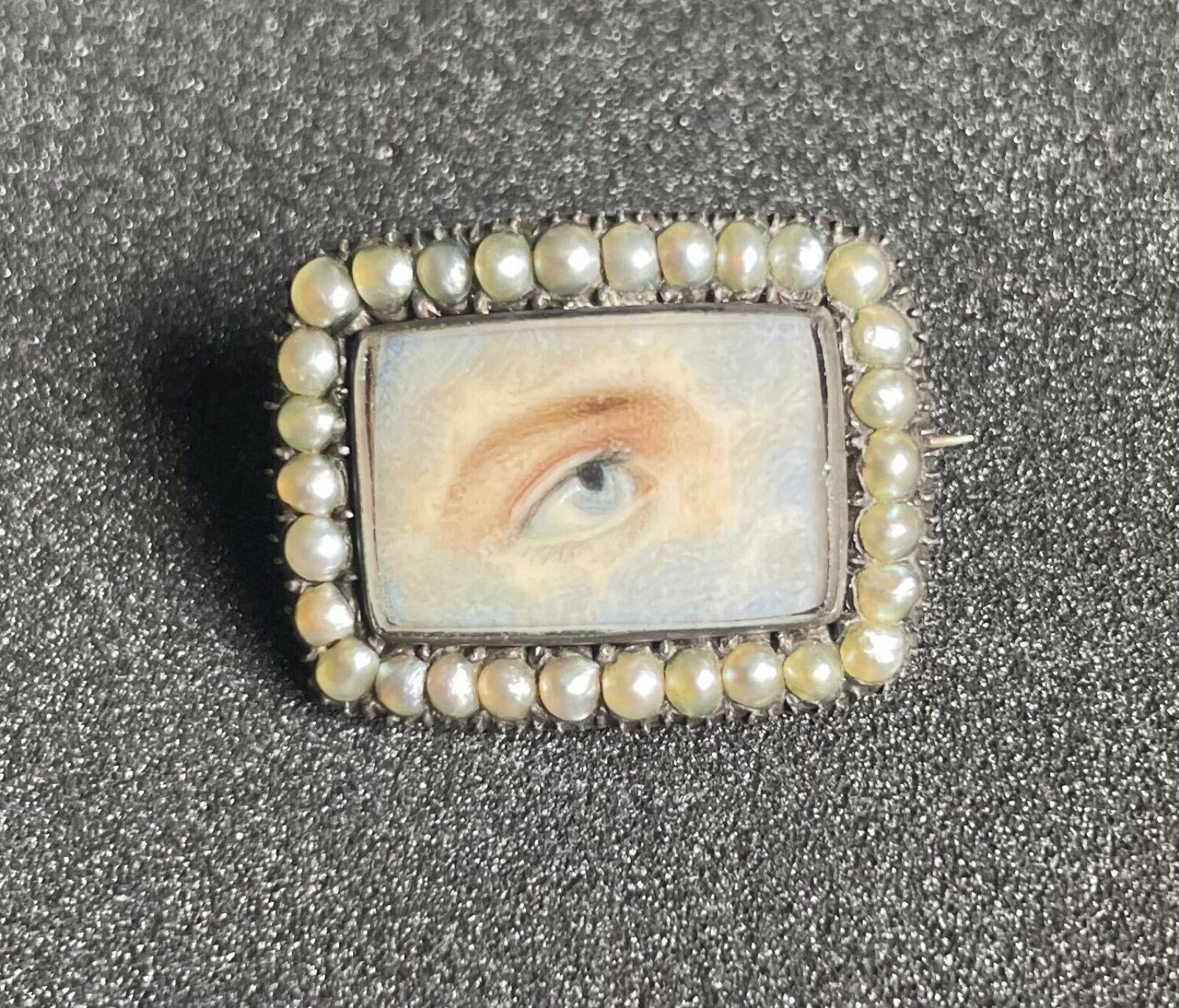 Eye with a blue iris looking right, c.1780-1820