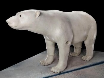 Model of the polar bear Iorek Byrnison