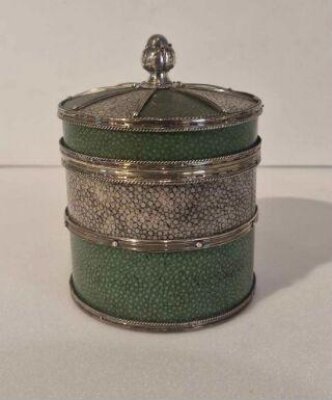 Cigarette box