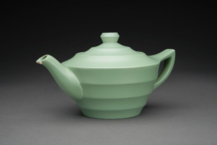 Teapot and cover — Josiah Wedgwood and Sons — 1935