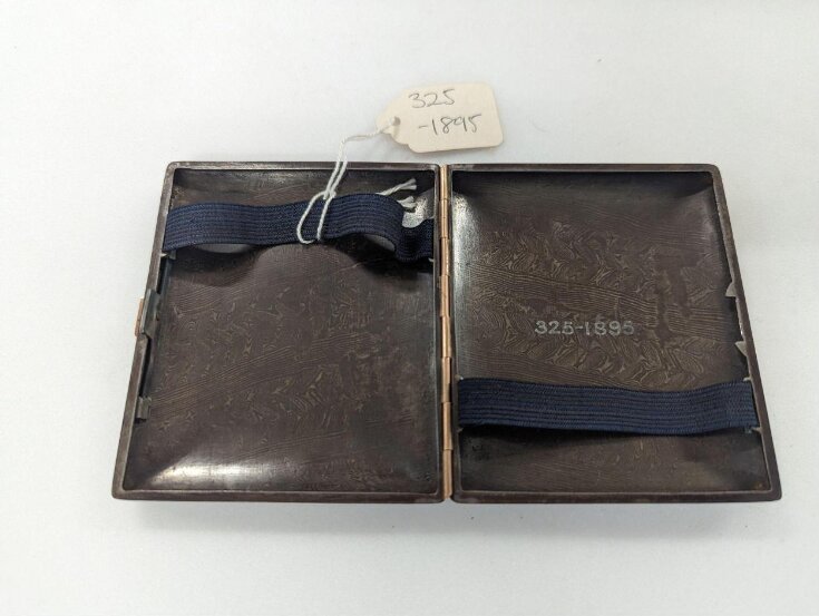 cigarette case uk Silver Cigarillo/Cigarette  Bentleys London this cigarette cases feature unique elastic bands to secure your cigarettes and other smoking accessories Vintage Metal Cigarette Case Box
