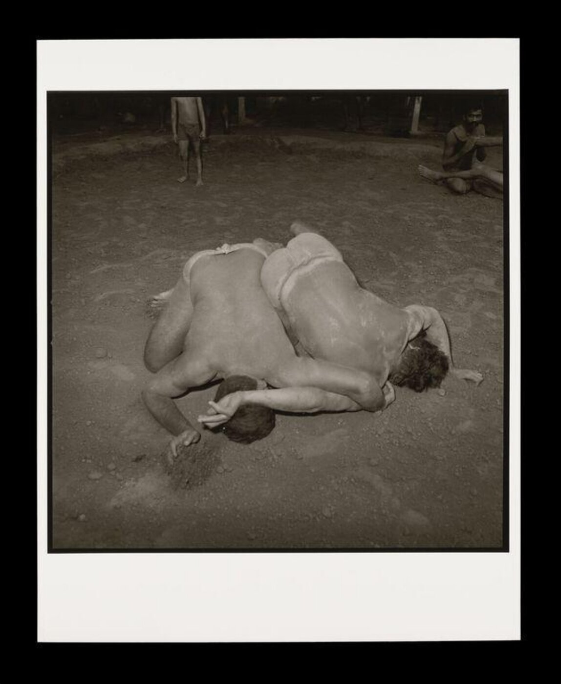 Rosalind Fox Solomon, Wrestlers at Hooghly River