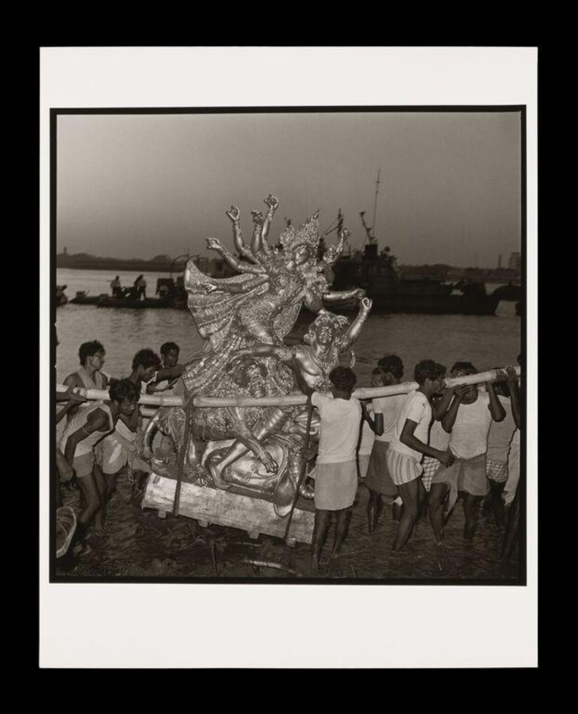 Rosalind Fox Solomon, Immersion of Goddess Durga