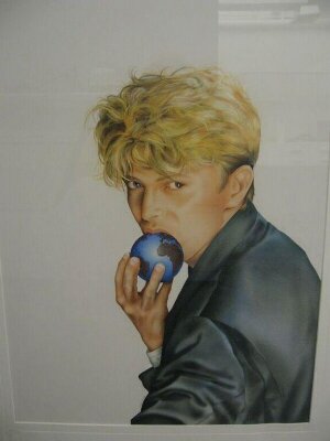 Bowie Bites The World