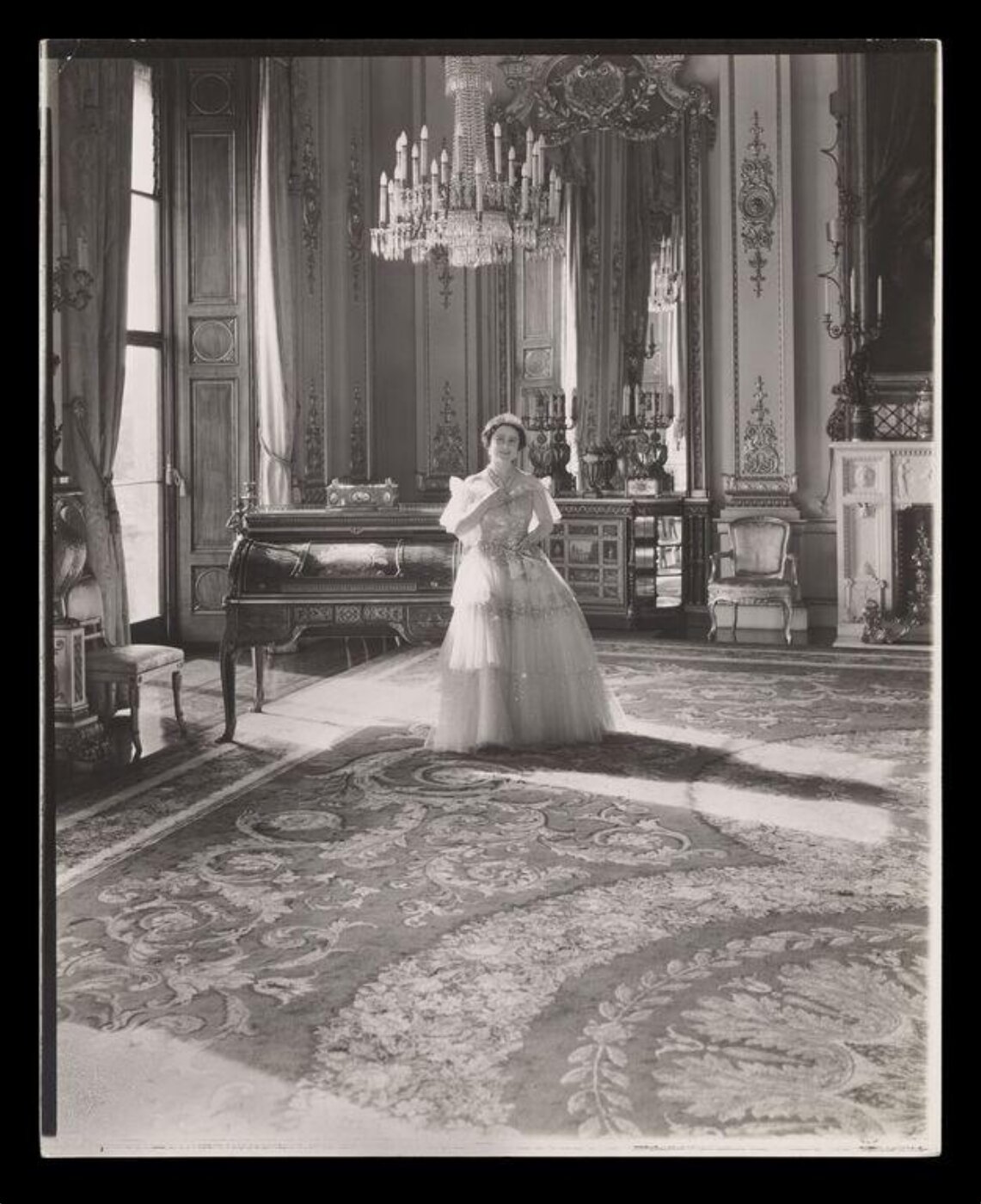 Beaton, Cecil (Sir), H.M. Queen Elizabeth