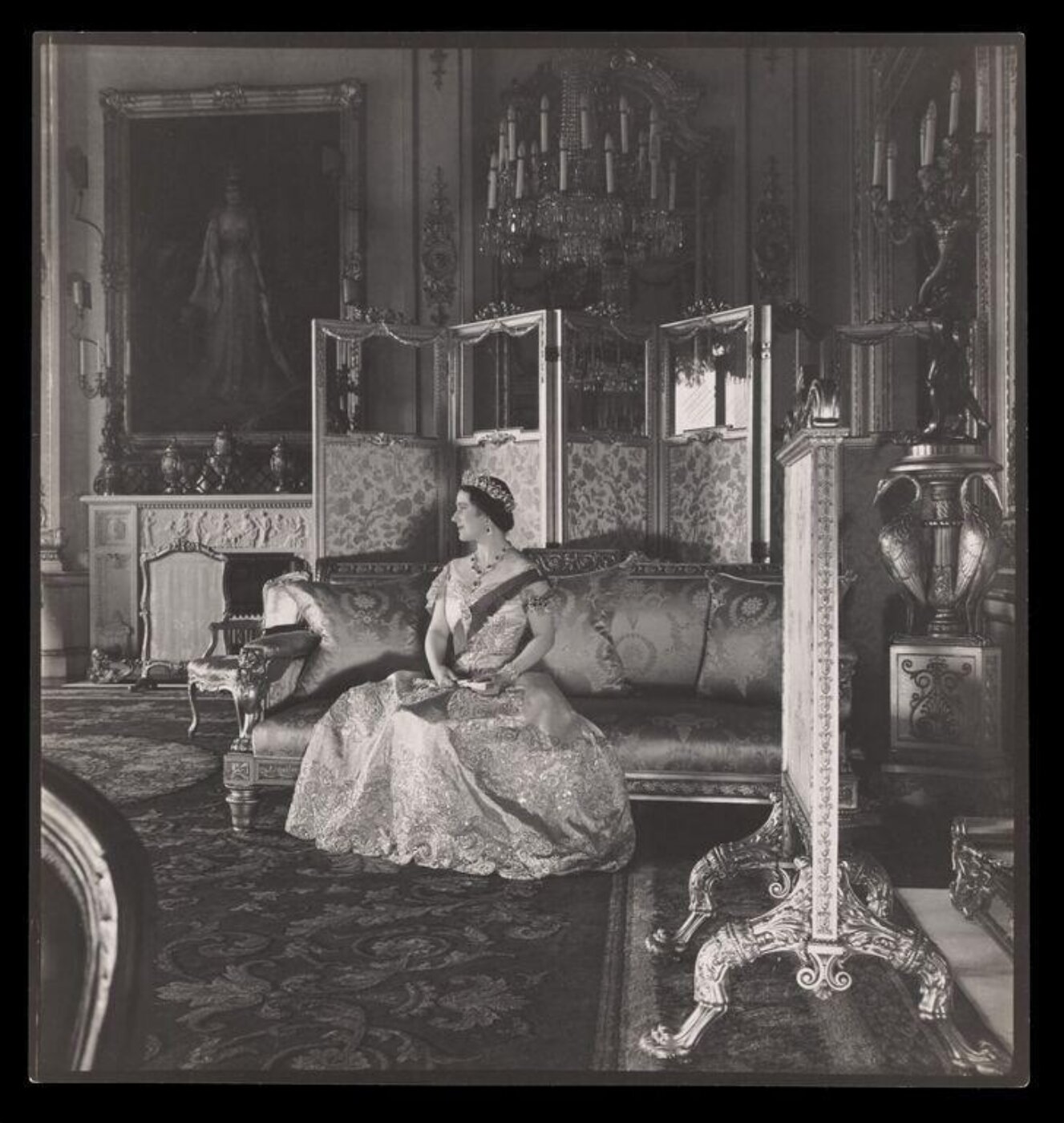Beaton, Cecil (Sir), H.M. Queen Elizabeth