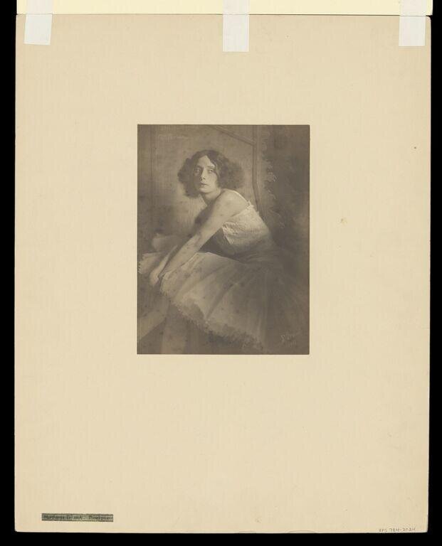 Portrait of Pavlova by Kallmus, Dora
