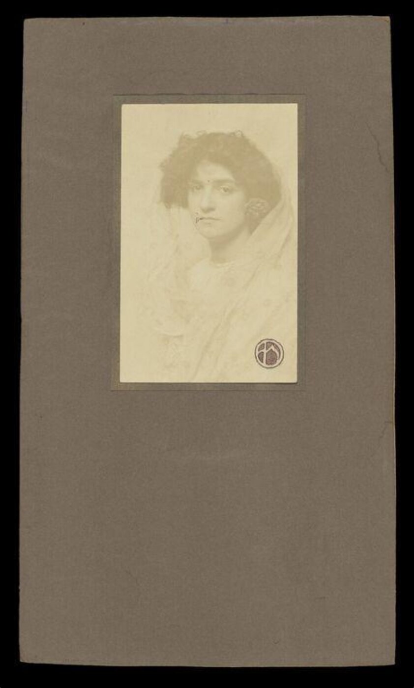 Hoppé, Emil Otto, Brunette