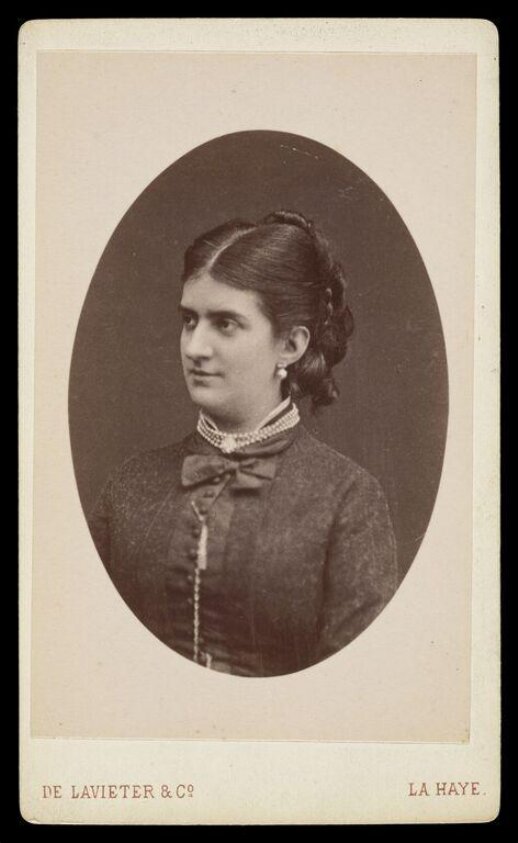 A portrait of 'Marie de Sypesheejm' (1879) by Johannes Lodewijk de Lavieter