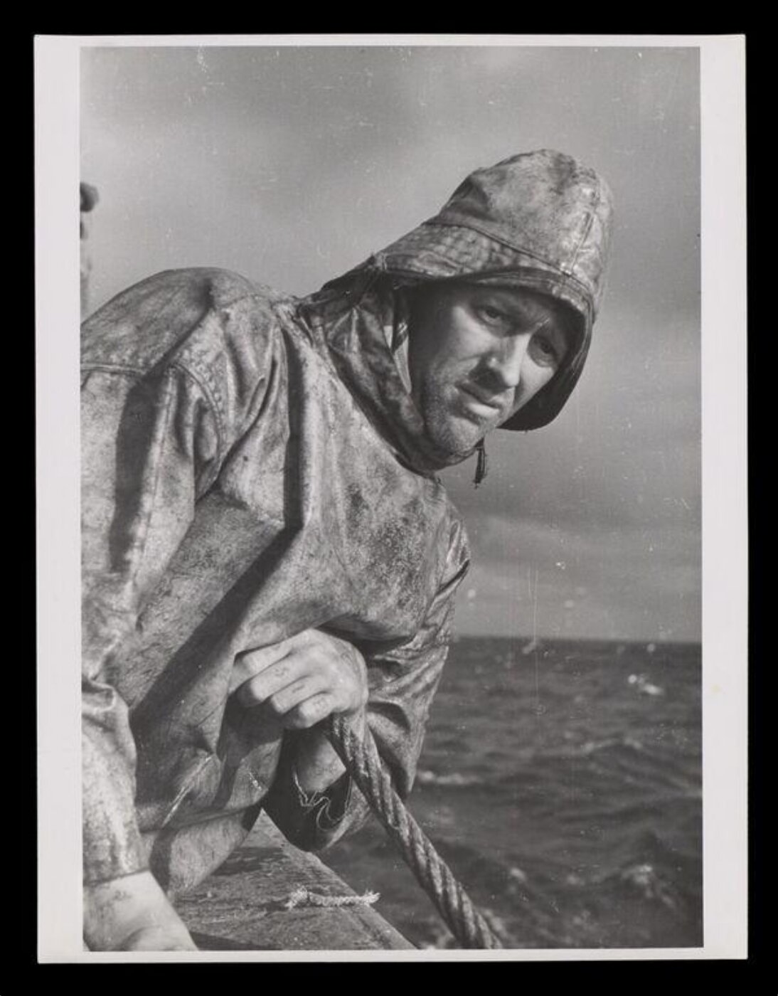 Hardy, Bert, AT SEA WITH THE WAR-TIME TRAWLERMEN