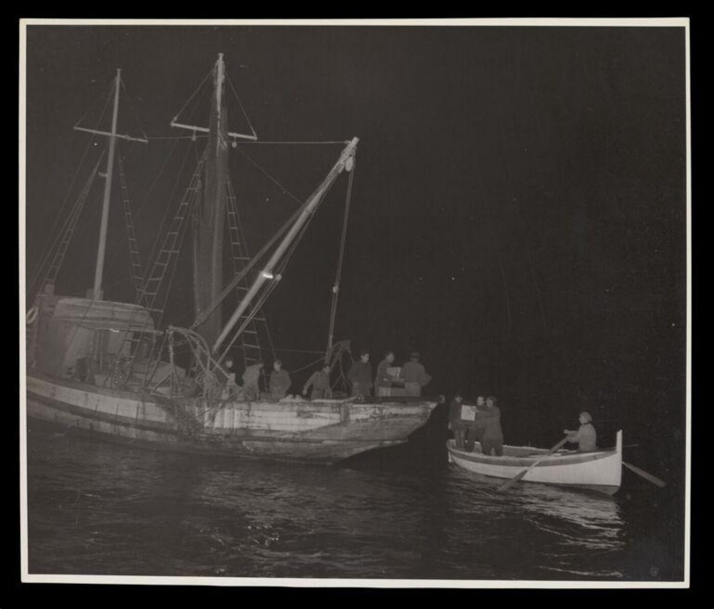 Hardy, Bert, Picture Post Hears A Smuggler's Story