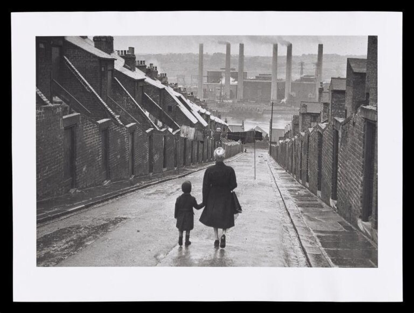 Hardy, Bert, Ship building - Street view