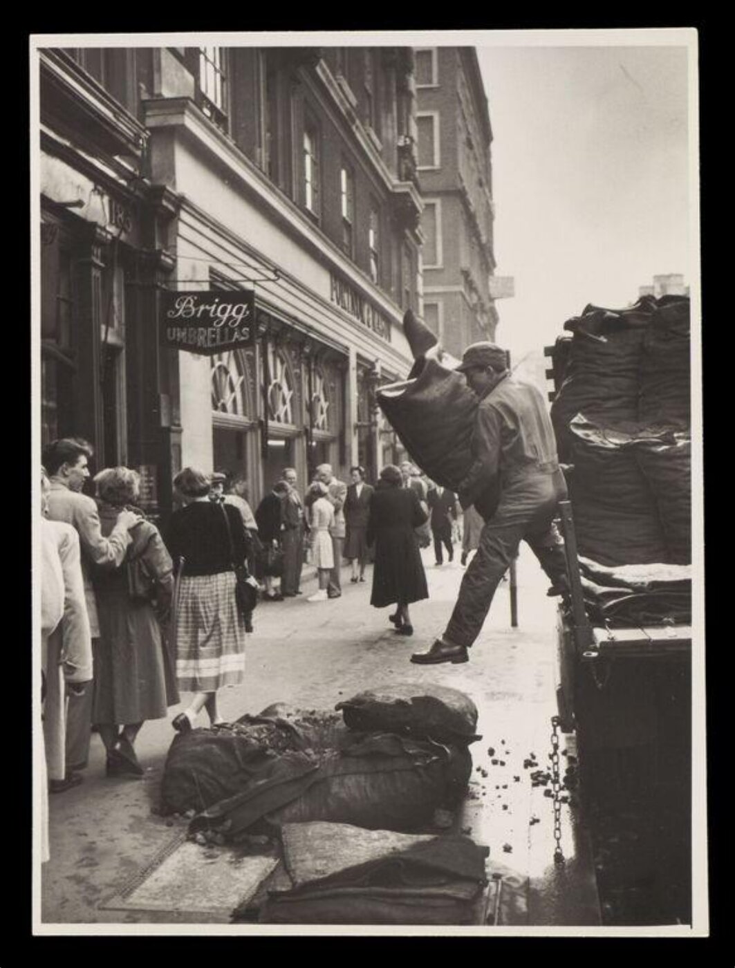 Hardy, Bert, What Makes Piccadilly?