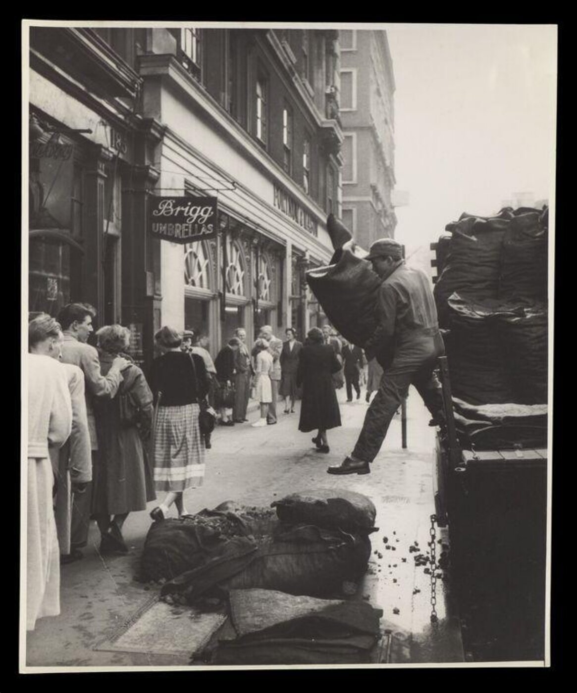 Hardy, Bert, What Makes Piccadilly?