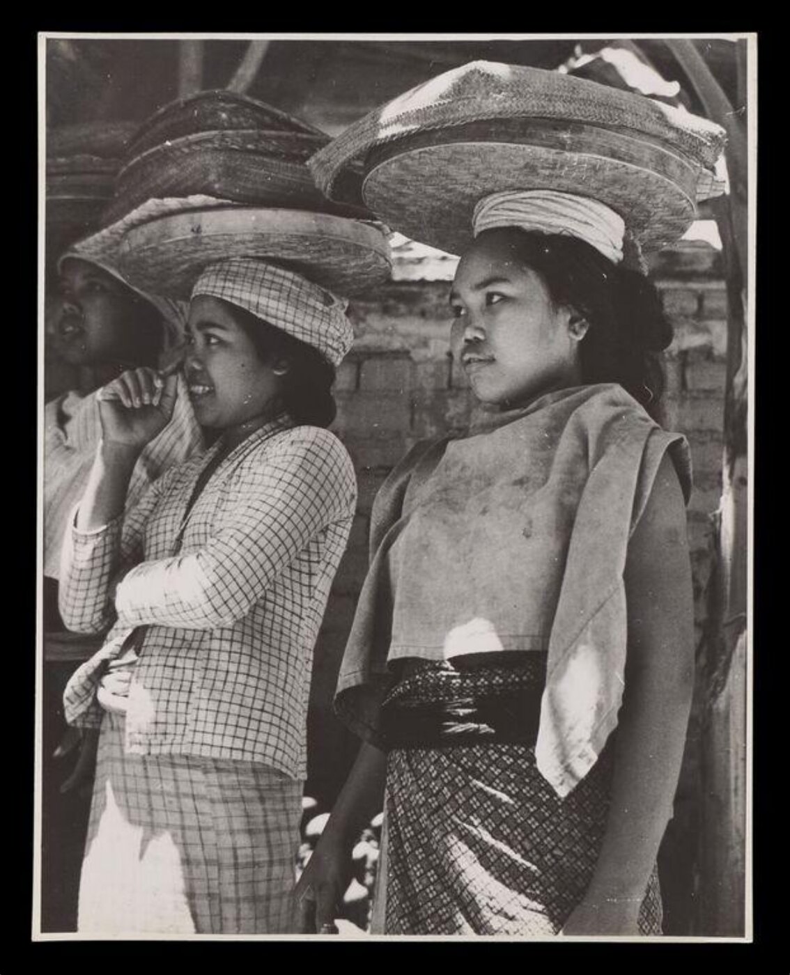 Hardy, Bert, Portraits of women, Bali