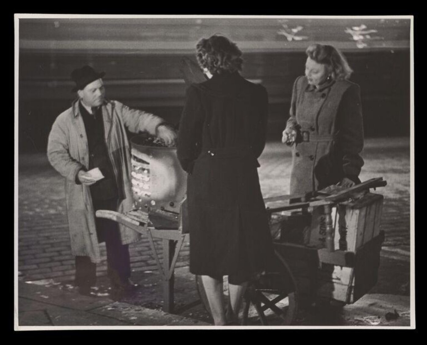 Hardy, Bert, LIFE IN THE ELEPHANT