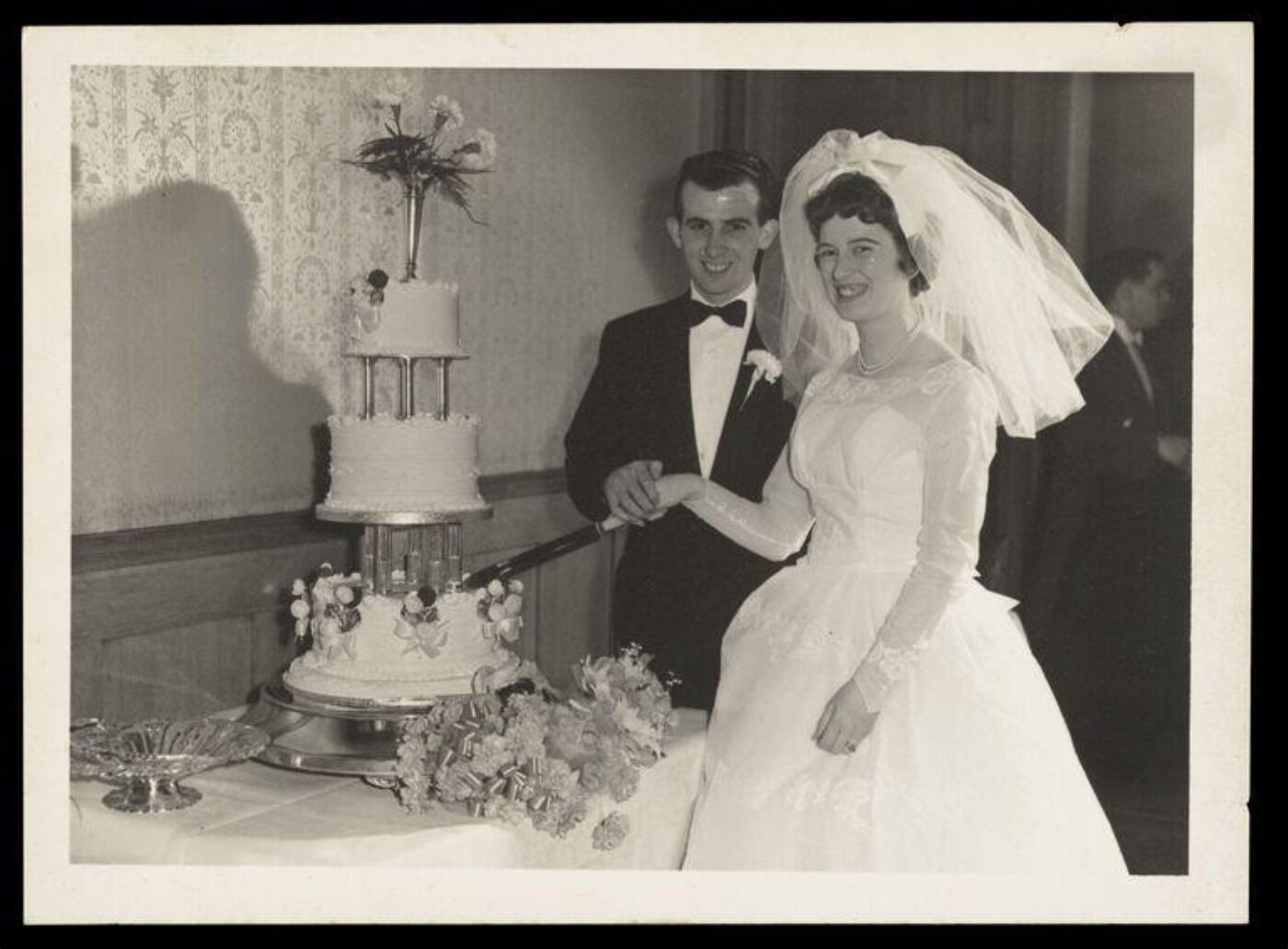 Unknown, Cutting the Wedding Cake