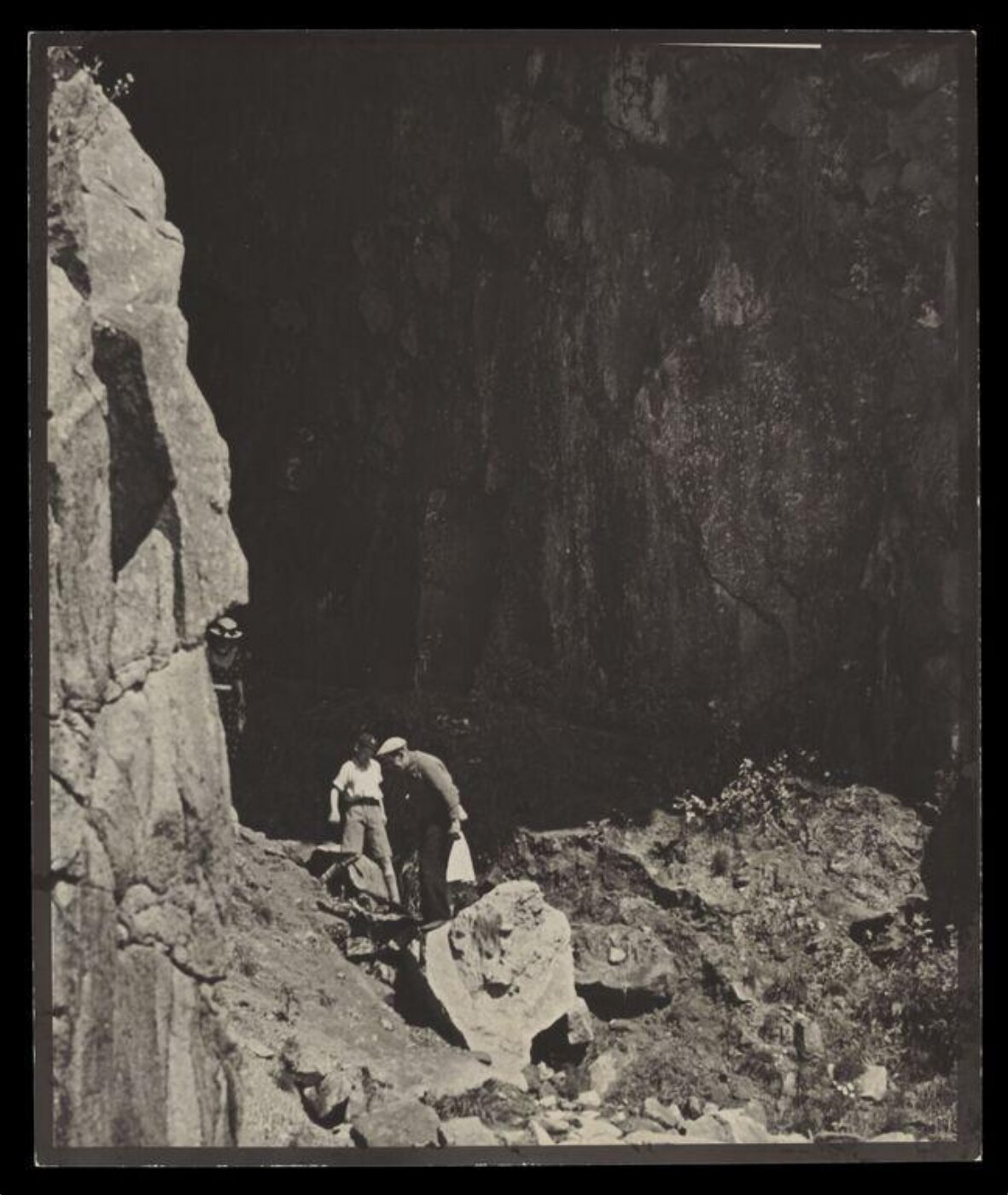 Hinde, John Wilfrid, Figures Exploring Cave