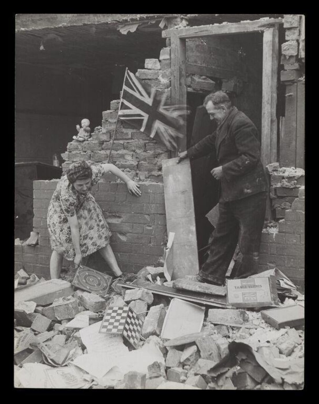 Hinde, John Wilfrid, A Father and Daughter Saving Their Belongings