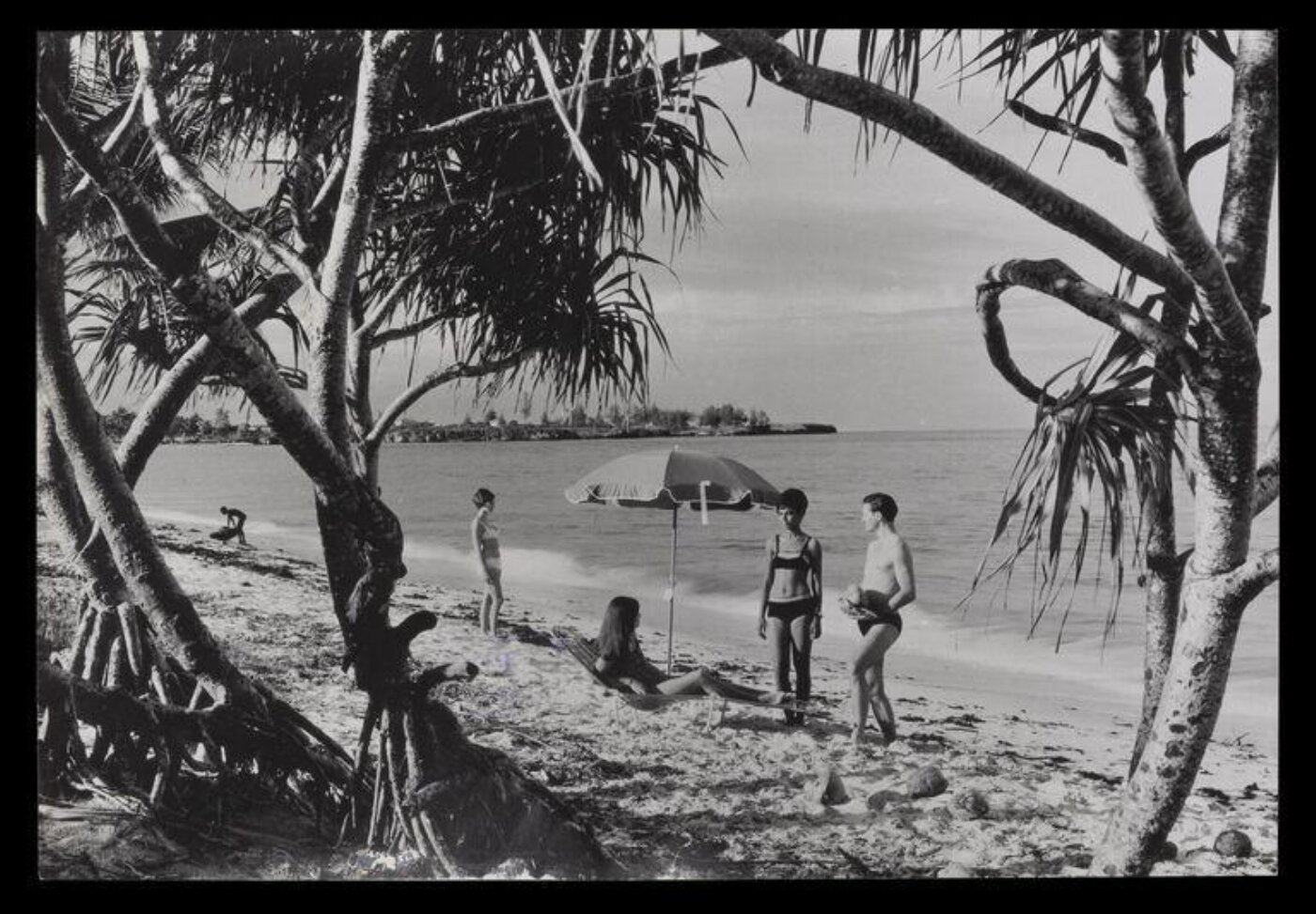 Hinde, John Wilfrid, Beach Scene